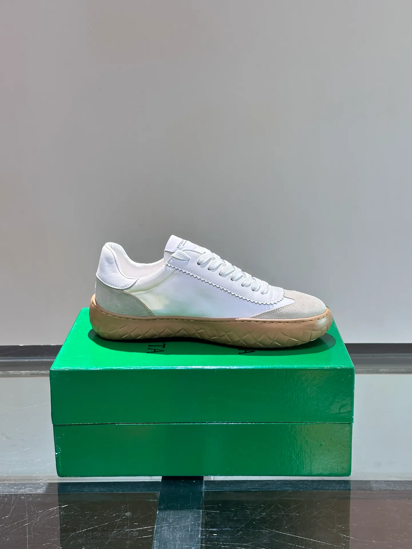 Factory price 438💰BV/Bottega Veneta🆕New men's moral training sneakers, made of Sneaker technology nylon and suede, inspired by retro basketball shoes, a new interpretation of classic sneakers, light, comfortable and breathable summer essentials, the soles are made of classic woven texture, super recognizable, nylon suede stitching, full of texture! Size: 38-44, (45 customized)